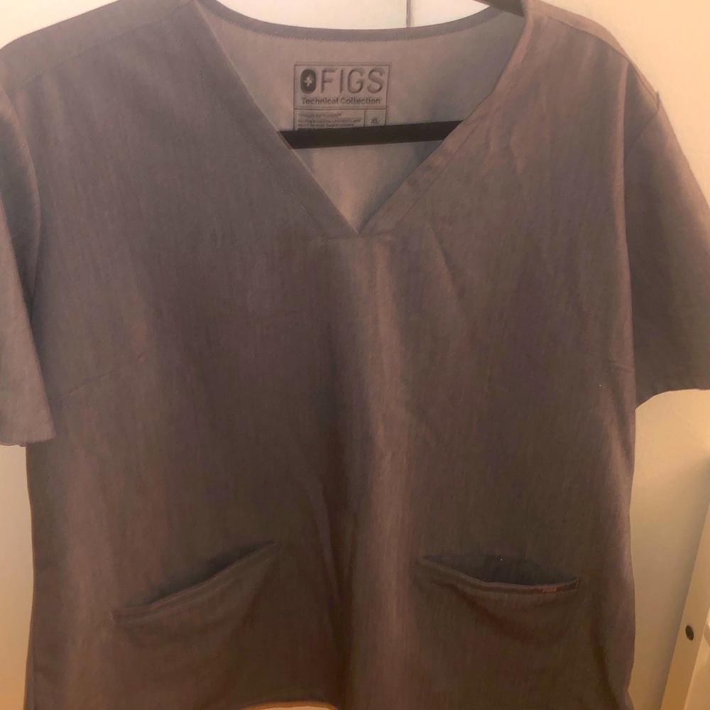 Figs scrub top
